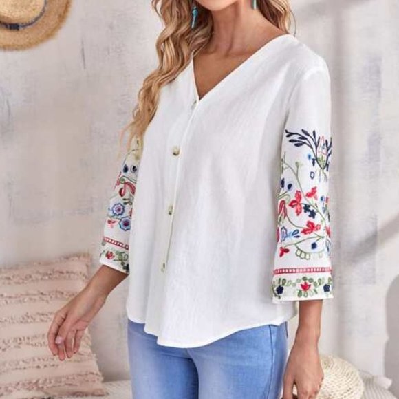 Floral Embroidery Blouse - Picture 4 of 6